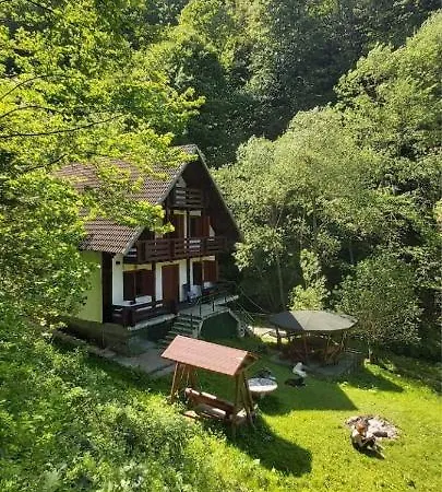 シャレー Casa De Vacanta Piatra Craiului La Doi Viermi