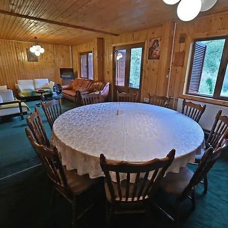 Casa De Vacanta Piatra Craiului La Doi Viermi
